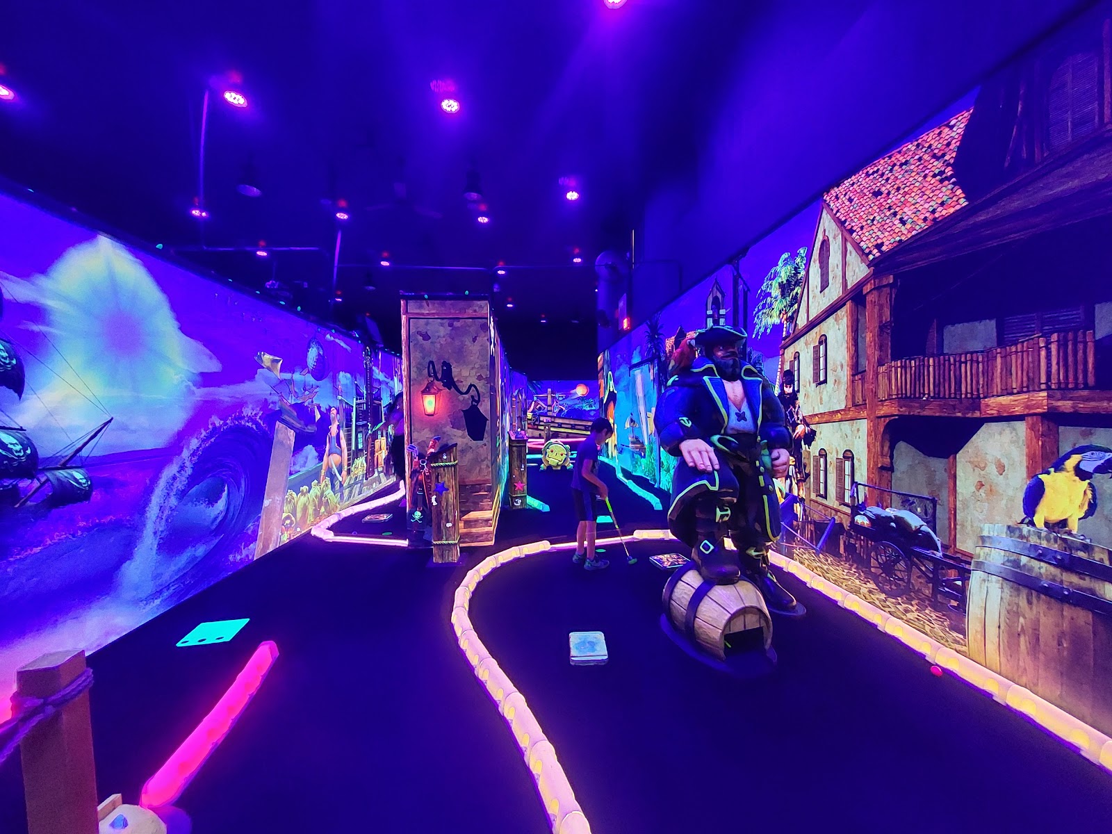 Shipwreck Neon Mini Golf